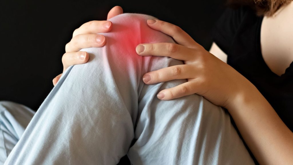 Mujer con inflamacion articular